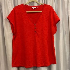 Chico’s Red V-Nevk knit short sleeve top, gold button detail, XL, Chicos size 3